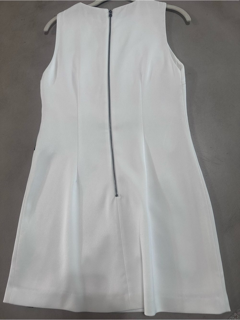 Alice + Olivia White Mini Dress with Red Rose Appliqué - Picture 4 of 4